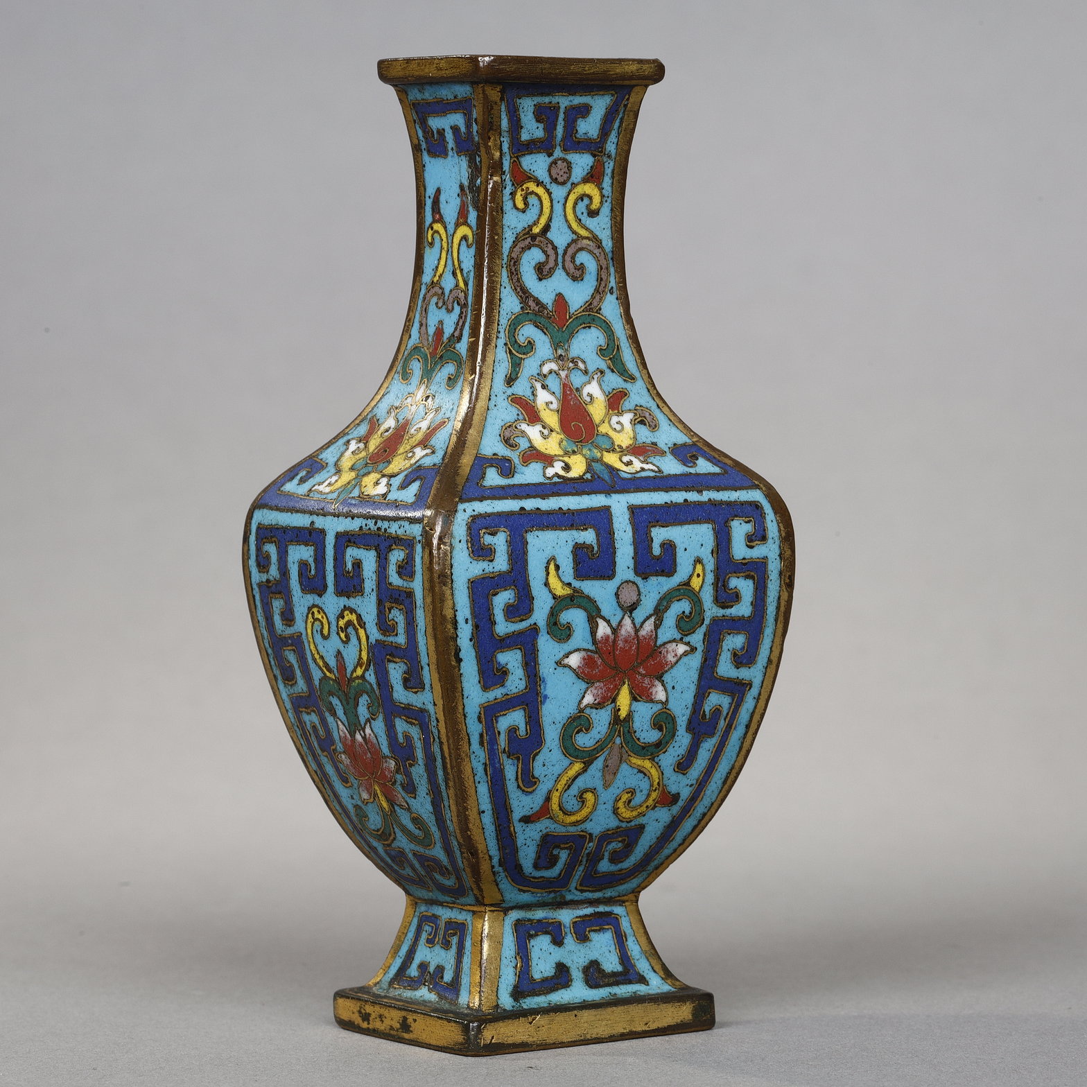 Rare small vase with for sides in cloisonné enamel - Qianlong period